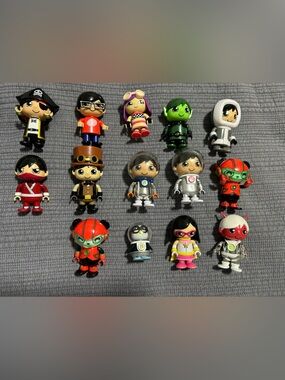 Ryan’s World Figure Lot – 14 Figures & Characters | Pirates, Robots, Astronauts